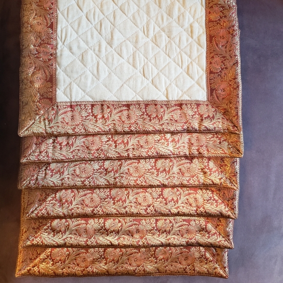 NEW Tweleve Piece Table Mats & Napkin Set